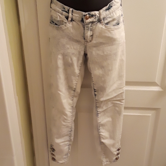 🔥HOT DEAL New🔥New Dynamite acid washed Jeans with leg buttons - Picture 1 of 8